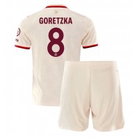 Camisa de Futebol Bayern Munich Leon Goretzka #8 Equipamento Alternativo Infantil 2024-25 Manga Curta (+ Calças curtas)